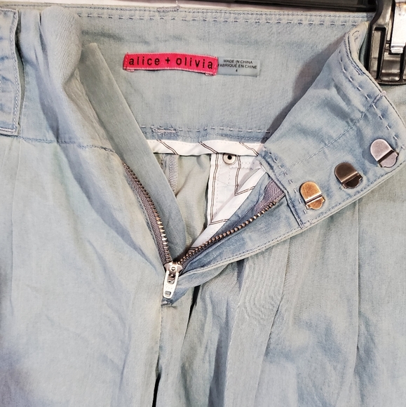 NWT ALICE + OLIVIA STACEY BENDET NATURALLY DISTRESSED STRETCH SIZE 4 MSRP $245 - Picture 7 of 10